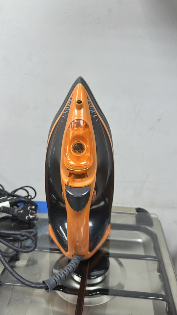 GEEPAS Steam Iron